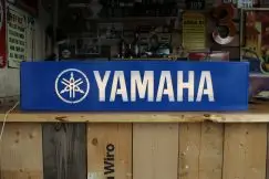 Lysskilt med Yamaha logo - 